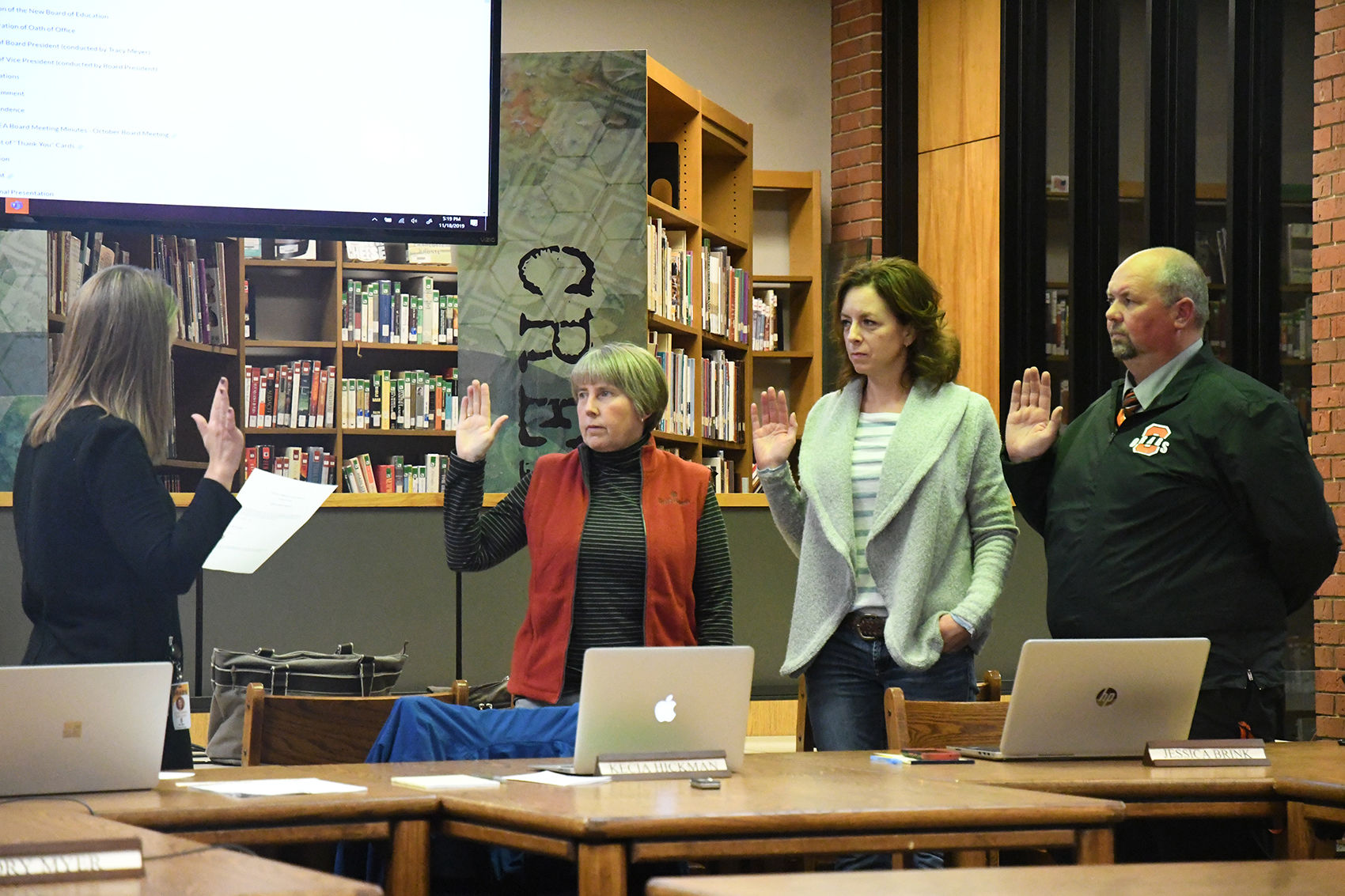 Sheldon school board members sworn in